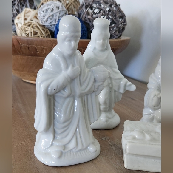 ✨ Windsor Collection White Ceramic Nativity Set – 6 Piece, Christmas Décor - Picture 2 of 14